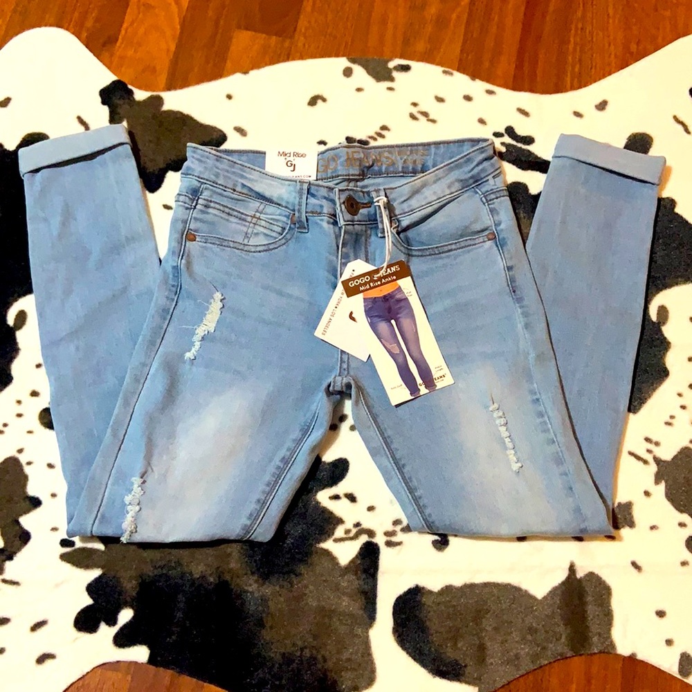 Mid Rise Ankle GOGO Jeans- NWT Size 1/25